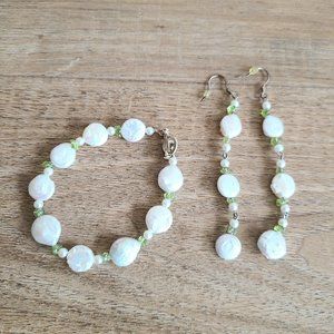 Hand made Pearls and Peridot bracelet and earrings jewelry set.